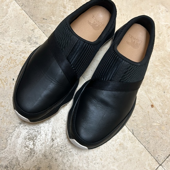 Sorel black leather silp on sneakers - Picture 3 of 11